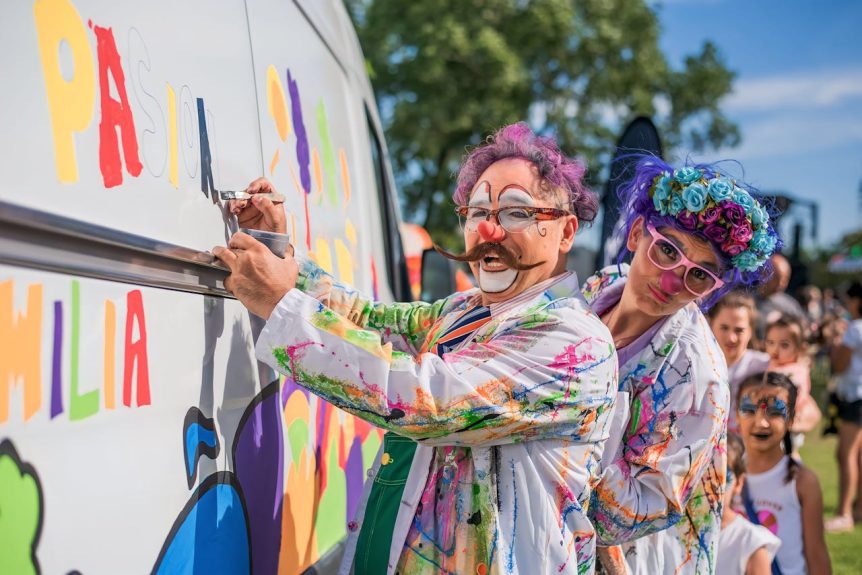 Picture of two clowns.